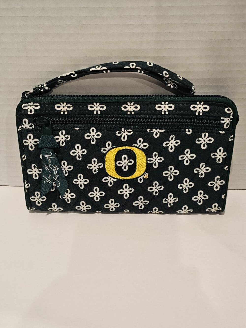 NWOT Vera Bradley Front Zip Wristlet Oregon Green Wallet Collegiate Bag